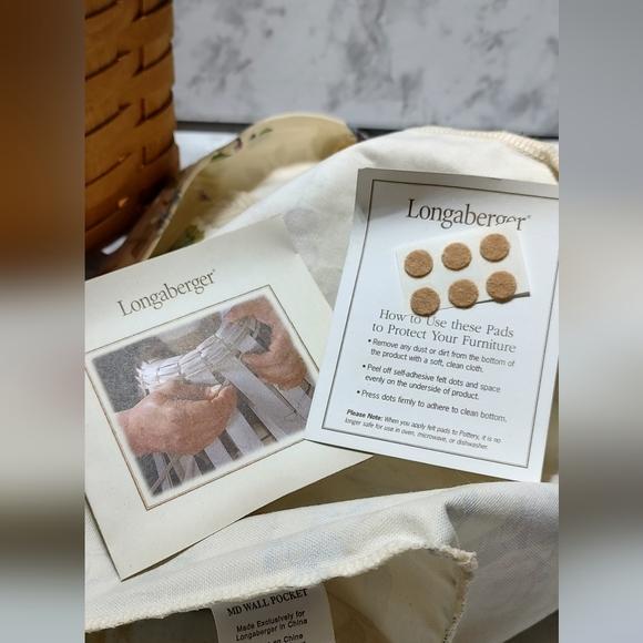 2006 Longaberger med wall pocket basket w/ plastic liner and fabric liner - Picture 9 of 15